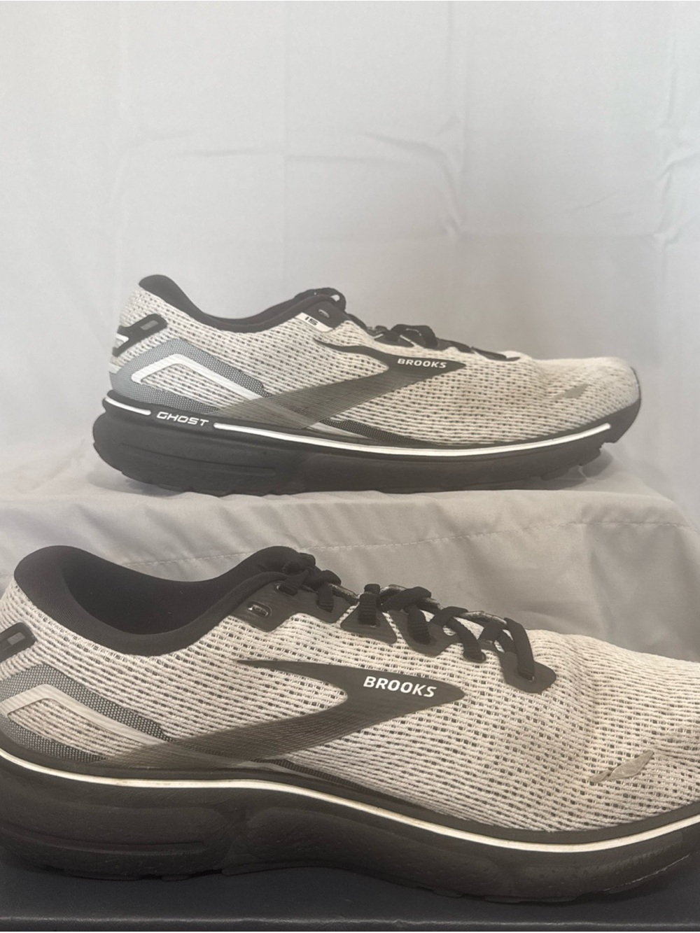 Brooks Ghost 15 Men's Size 11.5 D White/Black 1103931D121 running shoes